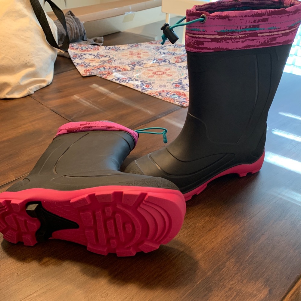 Snow boots